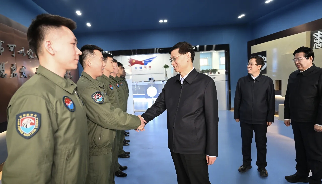 许昆林王新伟等省领导走访慰问驻辽部队官兵