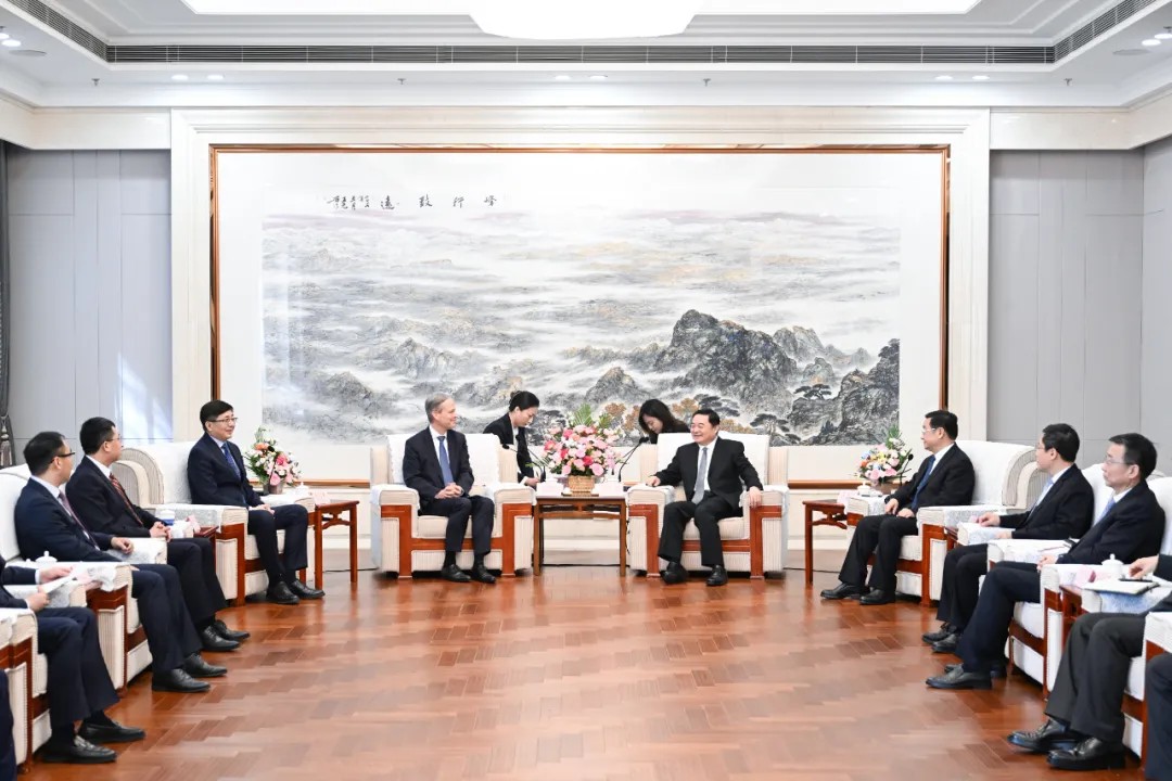 郝鹏王新伟会见瑞士布克哈德集团董事会主席唐博纳一行