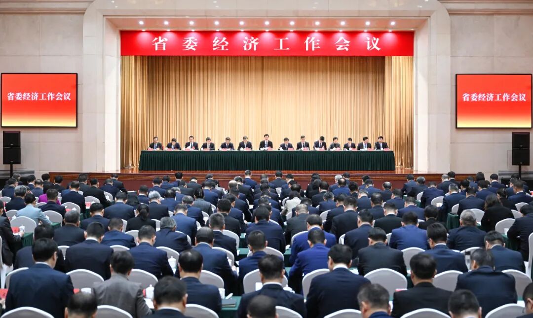 省委经济工作会议在沈阳举行 许昆林讲话 王新伟作总结讲话 周波熊茂平出席