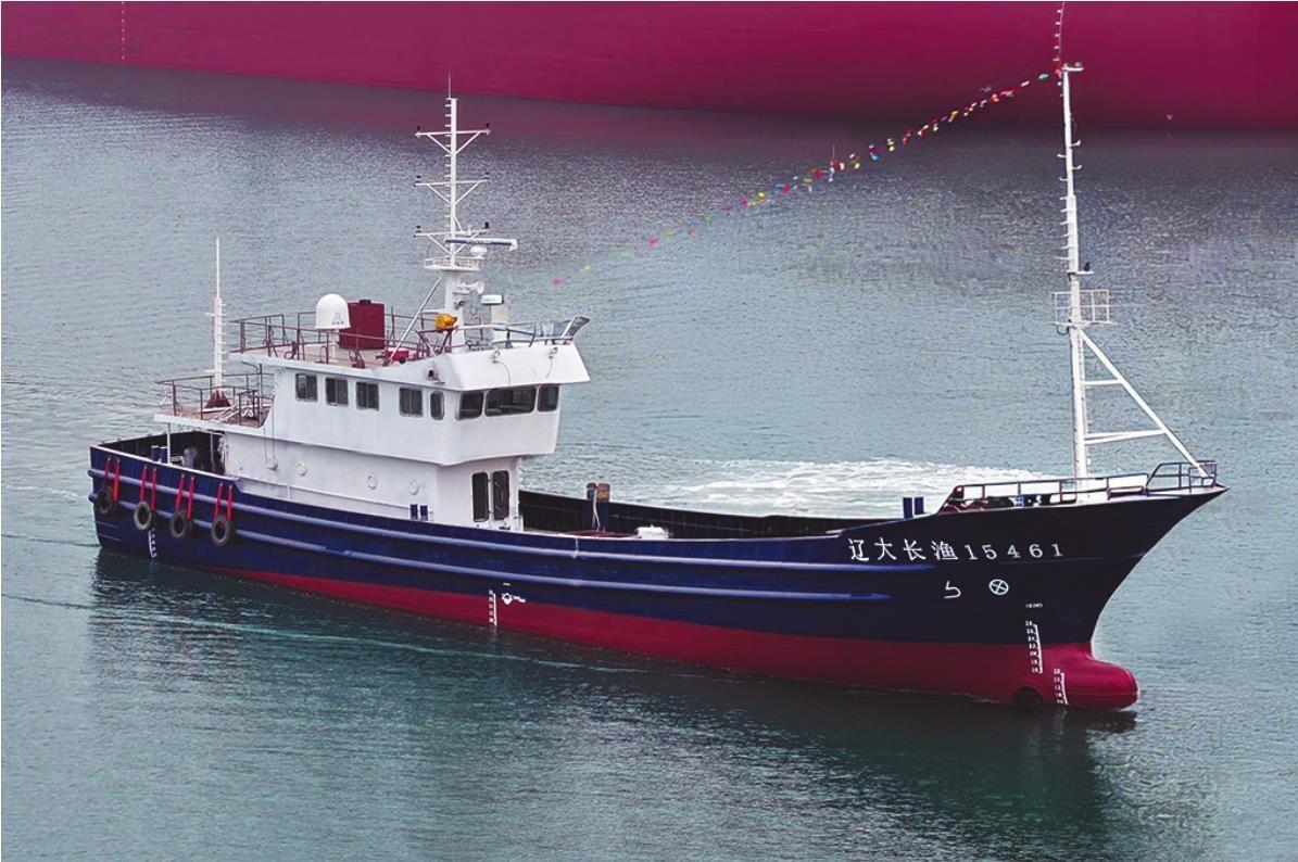 我省第一艘“木改钢”大型渔船下水试航